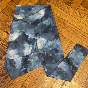 Echt blue watercolor scrunch booty leggings